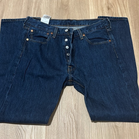 Men’s Levi 33x32 jeans - Picture 2 of 5